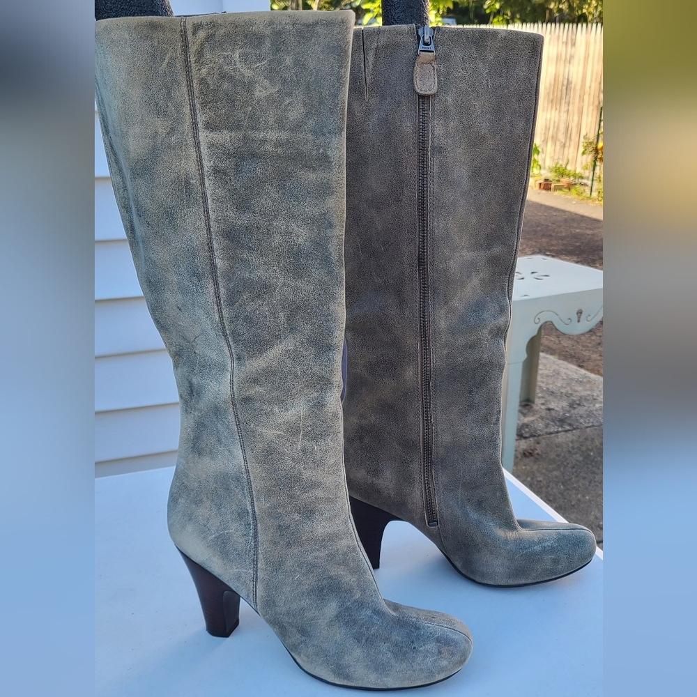 Fossil Distressed High Knee Healed Boots. Size 8.5